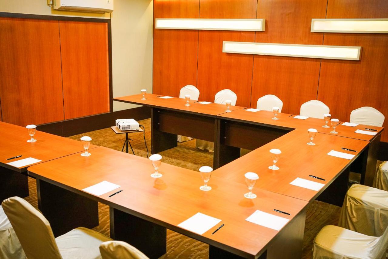 Jle'S Hotel Manado Zewnętrze zdjęcie
